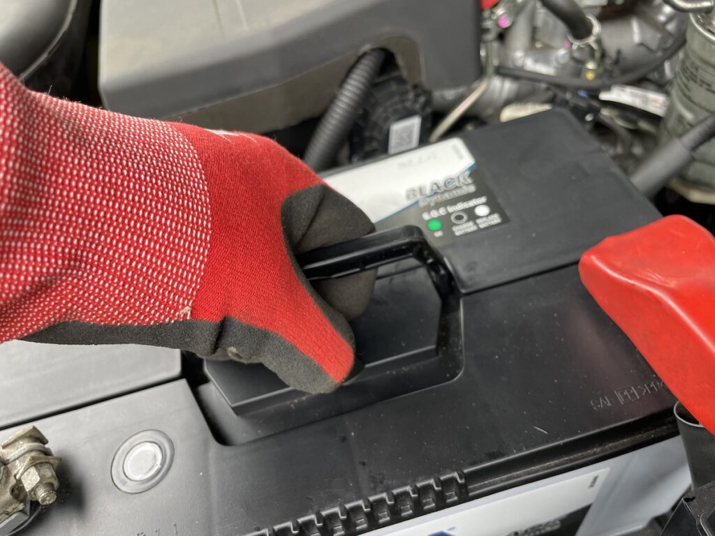 VARTA（バルタ）バッテリーはハンドルがあって設置しやすい